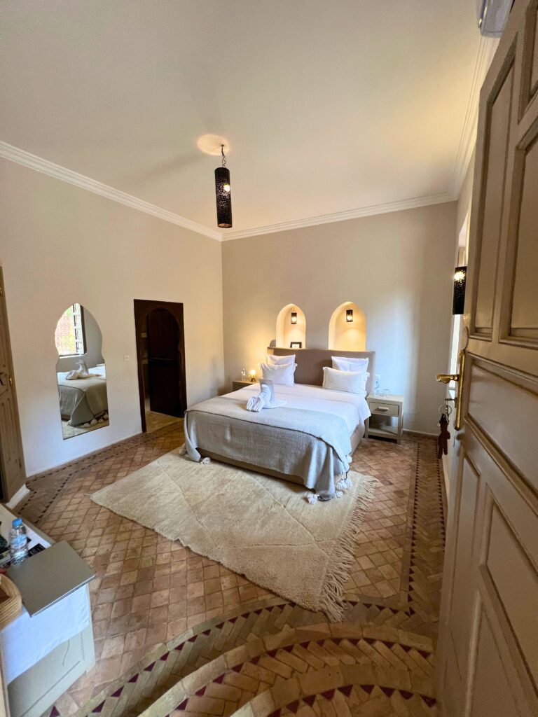 chambre élégante dans un hotel Marrakech 4 étoiles