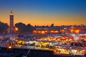 Vue panoramique sur les toits de la médina pour un séjour à Marrakech inoubliable.