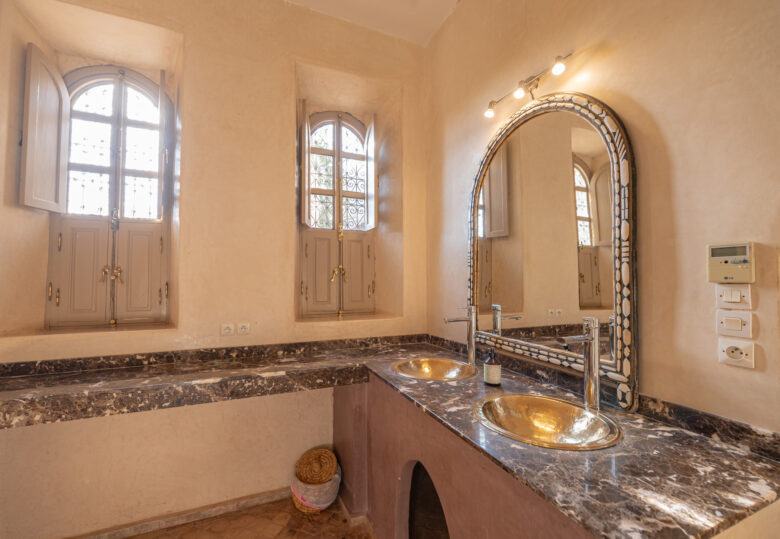 Profitez d’un day pass piscine à Villa Nour Marrakech : piscine, brunch, détente et ambiance premium. Découvrez l’expérience incontournable pour une journée parfaite.