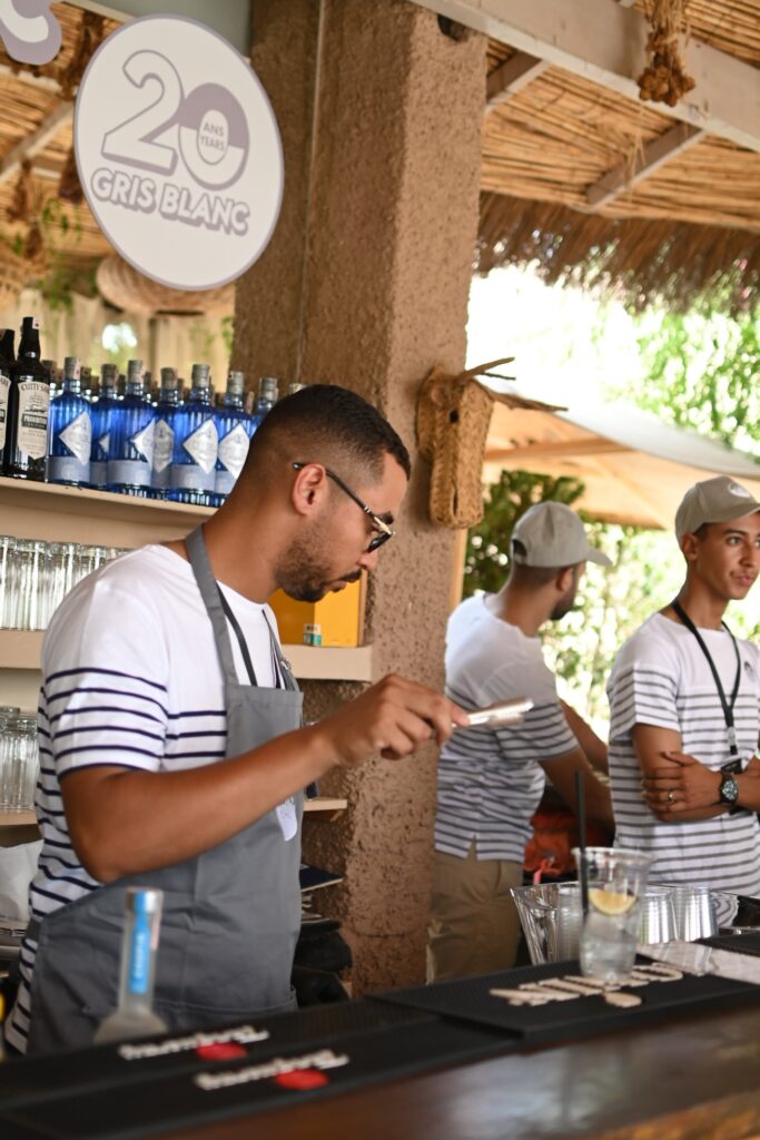 Brunch servi à Villa Nour Marrakech avec décoration moderne marocaine
