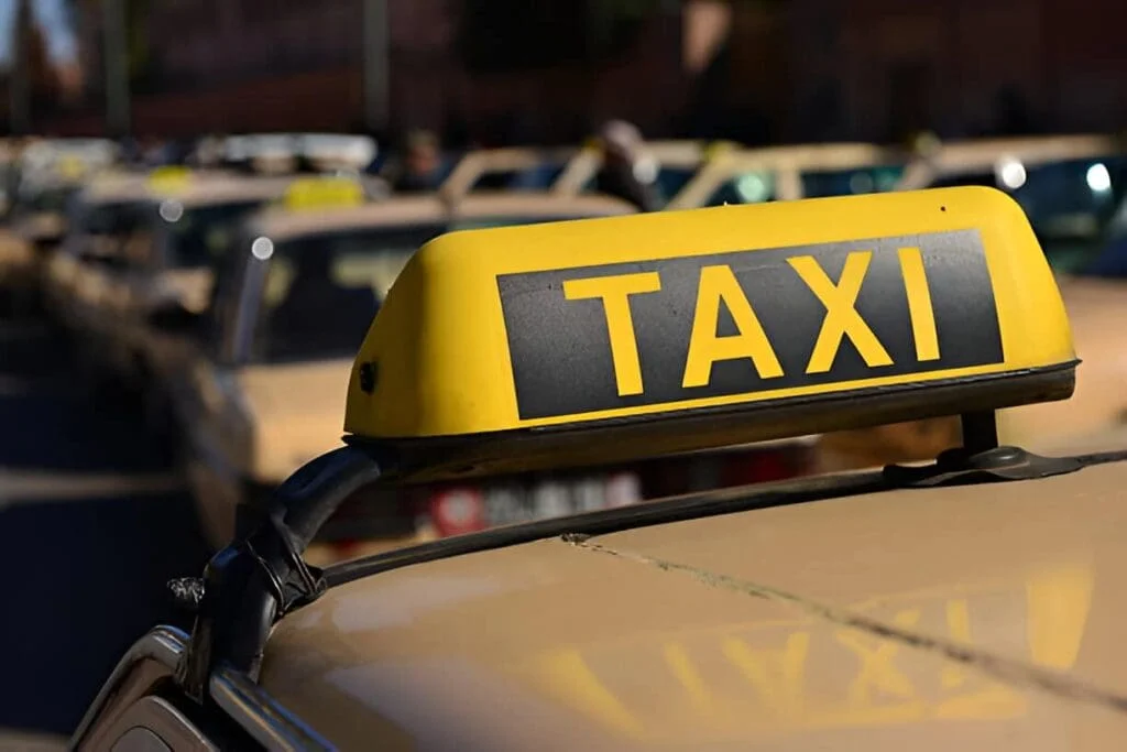 Taxi à la sortie de l’aéroport de Marrakech-Menara
vol Nantes Marrakech